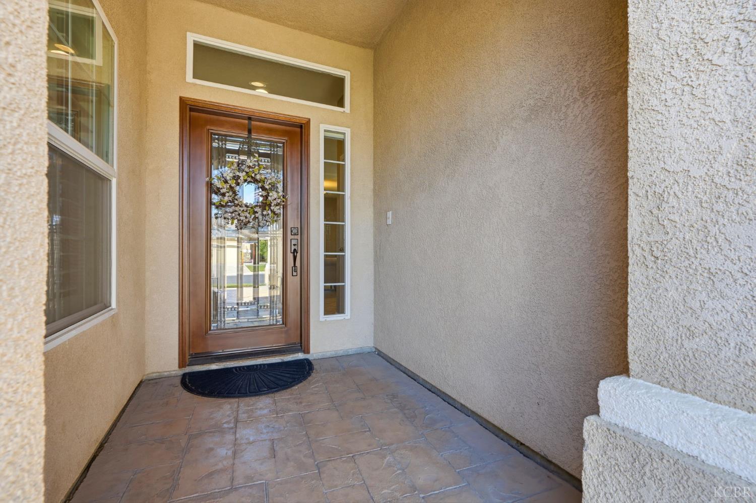 1945 W Picadilly Ln, Hanford, CA 93230