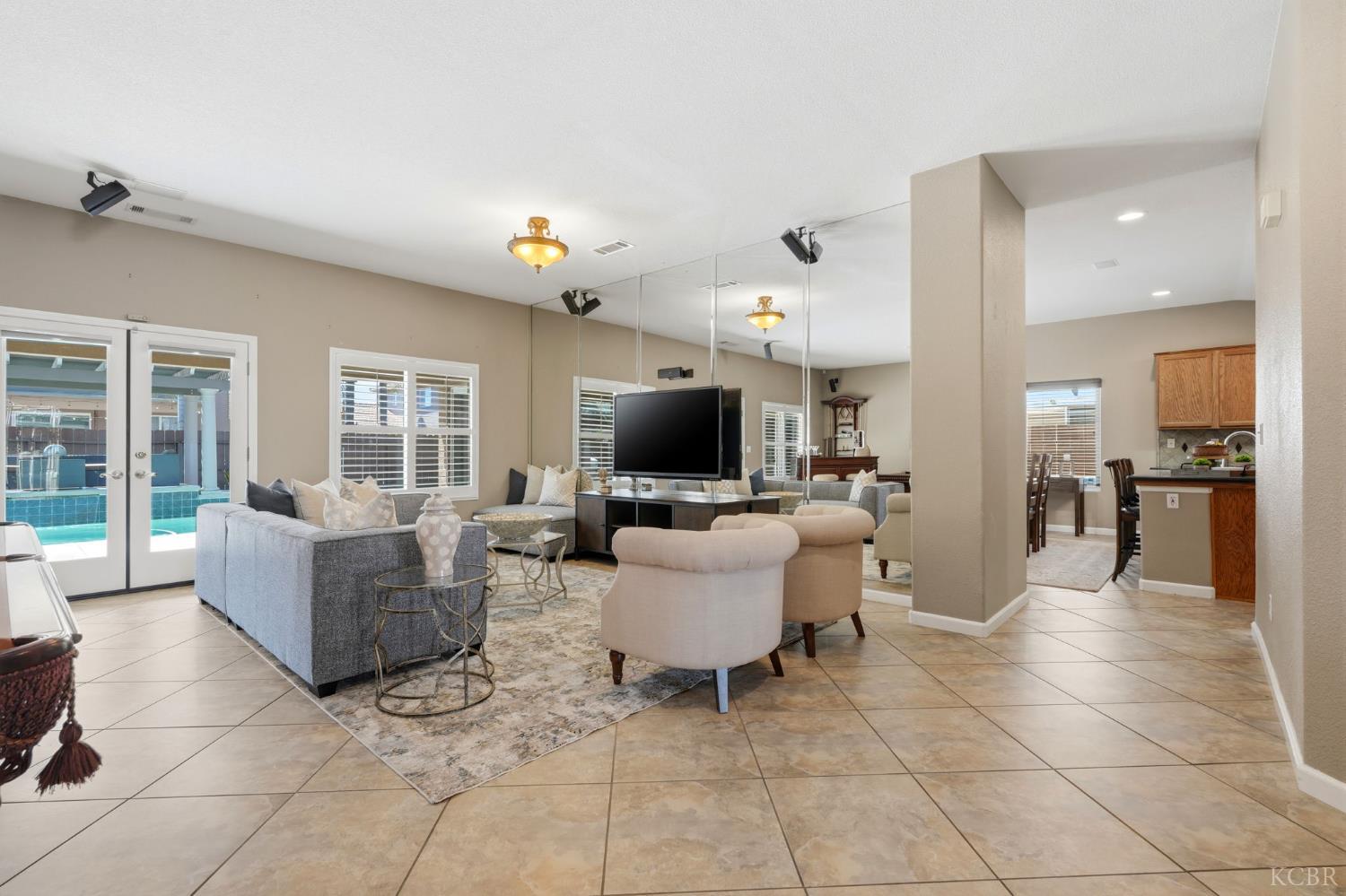 1945 W Picadilly Ln, Hanford, CA 93230