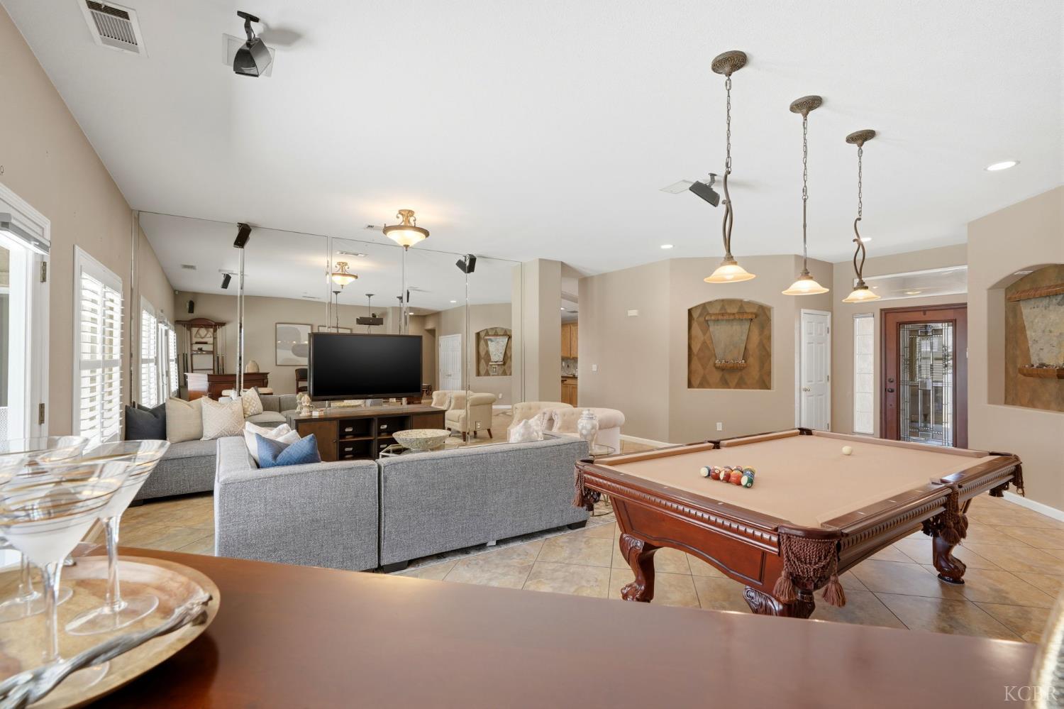 1945 W Picadilly Ln, Hanford, CA 93230