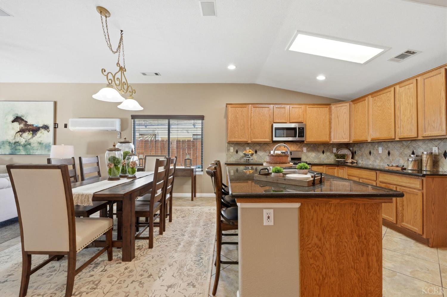 1945 W Picadilly Ln, Hanford, CA 93230