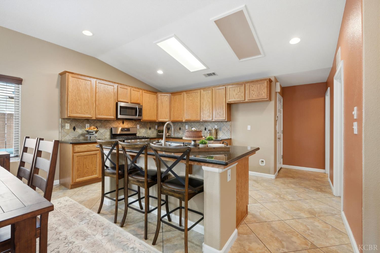 1945 W Picadilly Ln, Hanford, CA 93230