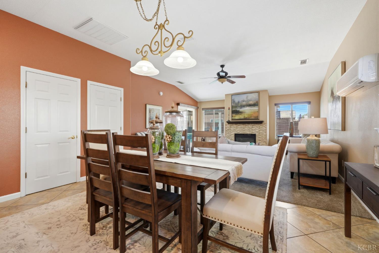 1945 W Picadilly Ln, Hanford, CA 93230