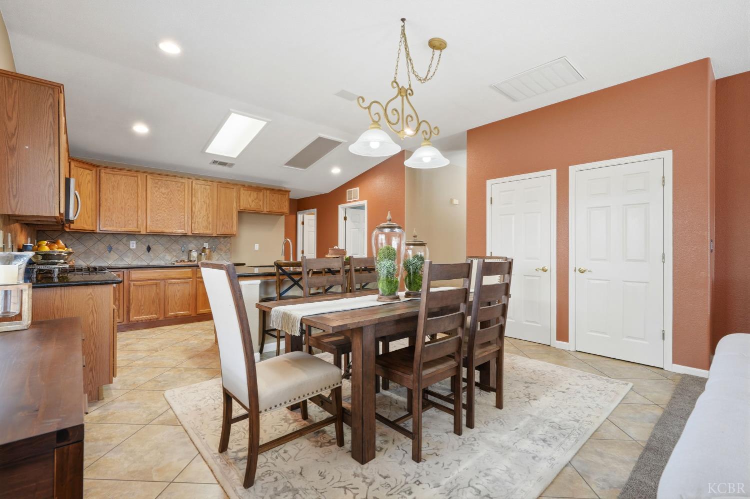 1945 W Picadilly Ln, Hanford, CA 93230