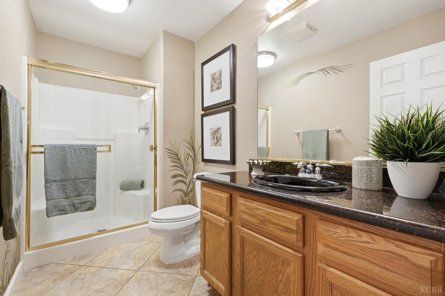 1945 W Picadilly Ln, Hanford, CA 93230