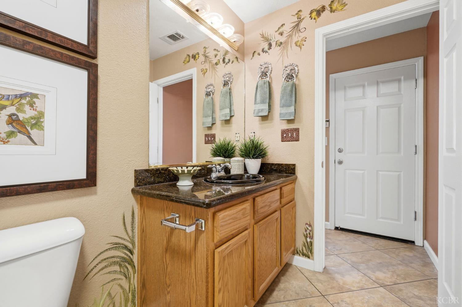 1945 W Picadilly Ln, Hanford, CA 93230