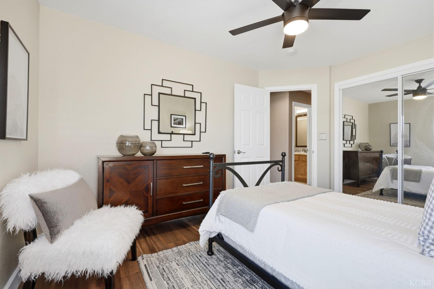 1945 W Picadilly Ln, Hanford, CA 93230