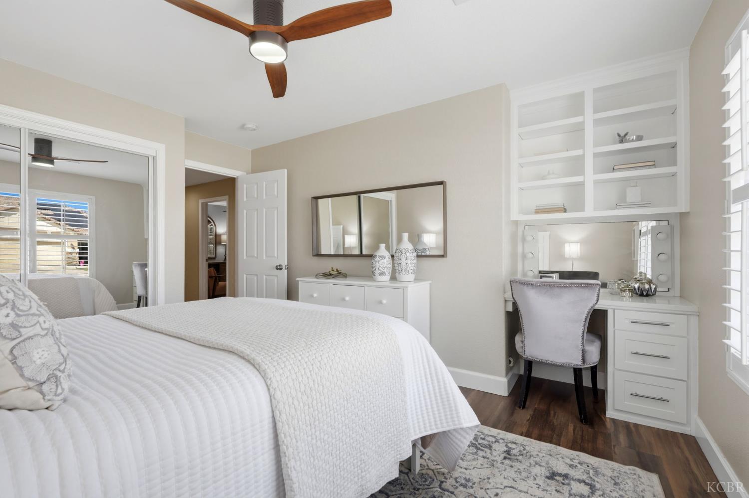 1945 W Picadilly Ln, Hanford, CA 93230