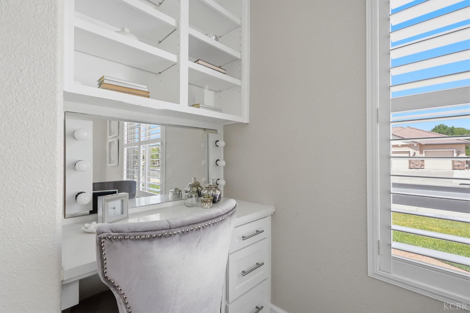 1945 W Picadilly Ln, Hanford, CA 93230