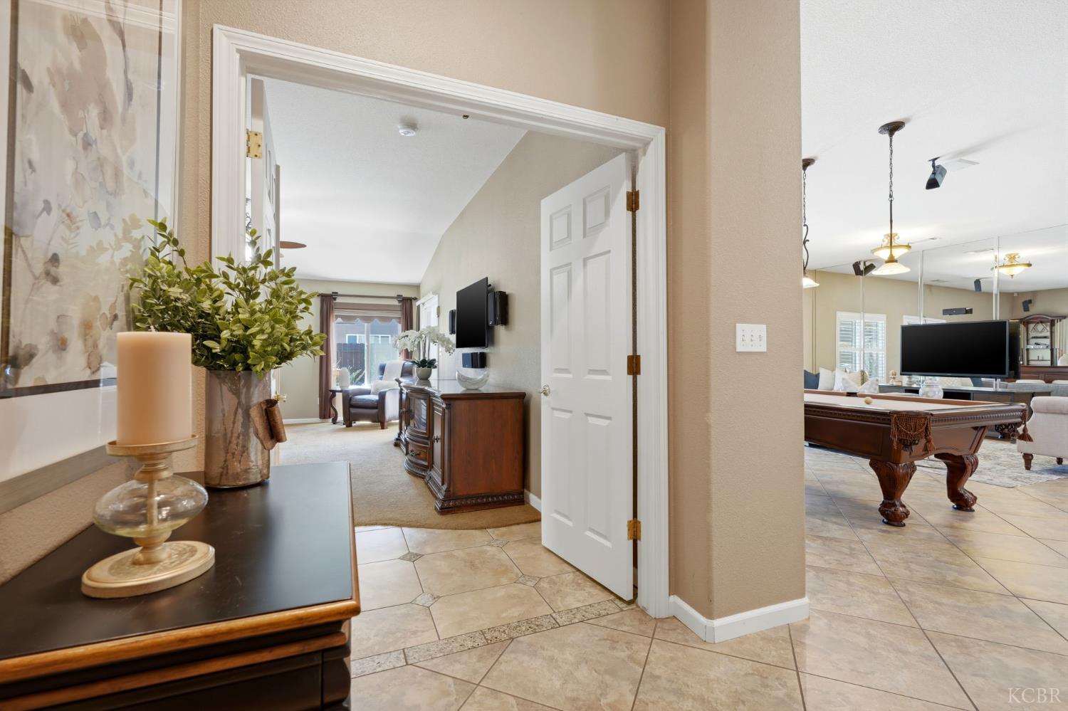 1945 W Picadilly Ln, Hanford, CA 93230