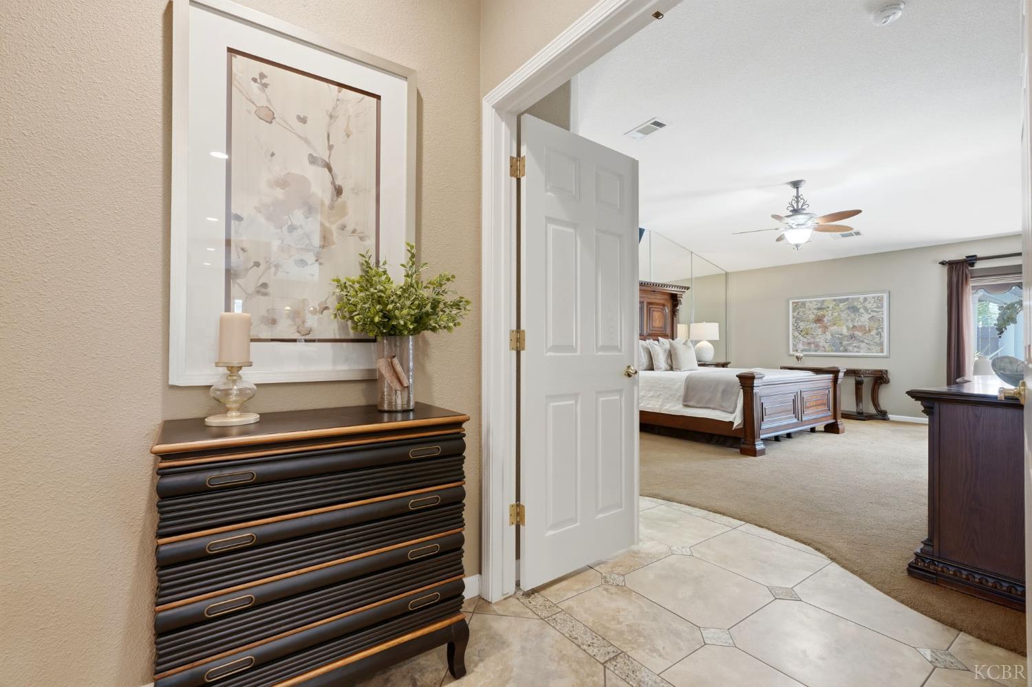 1945 W Picadilly Ln, Hanford, CA 93230