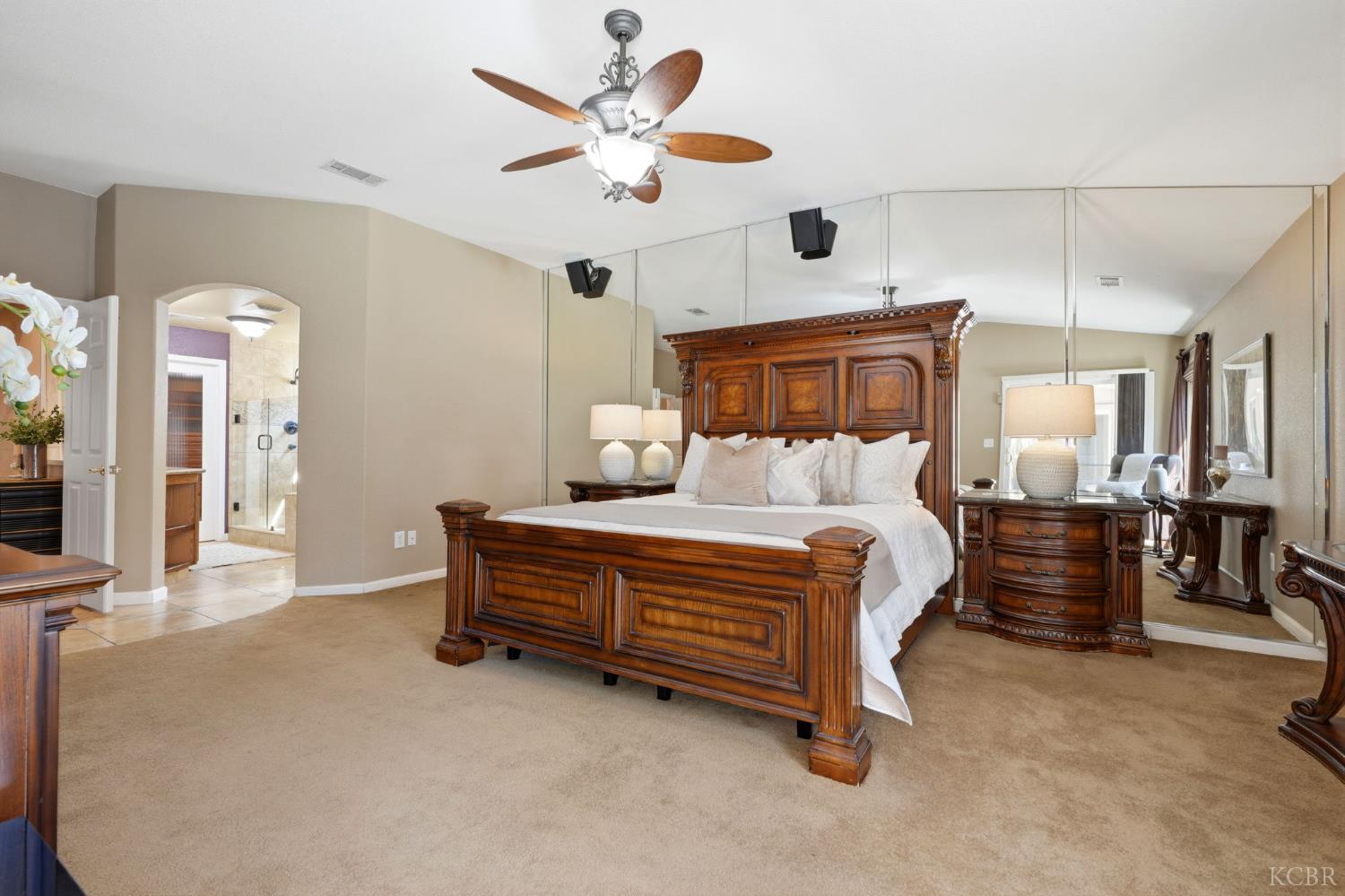 1945 W Picadilly Ln, Hanford, CA 93230