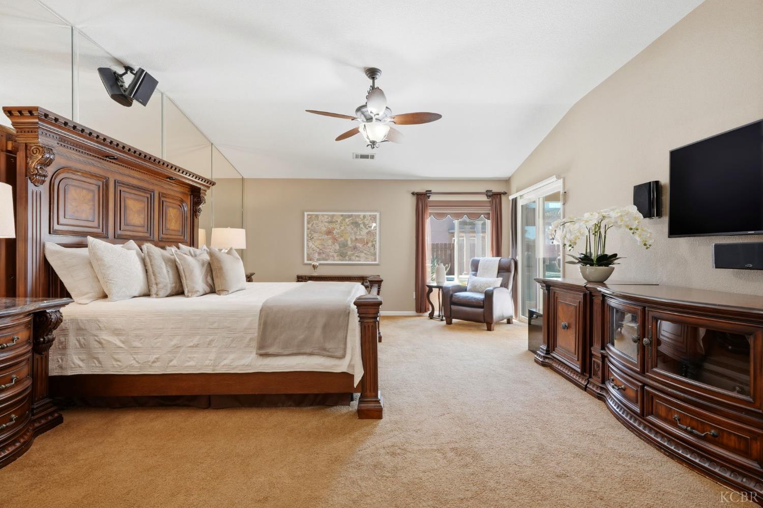 1945 W Picadilly Ln, Hanford, CA 93230