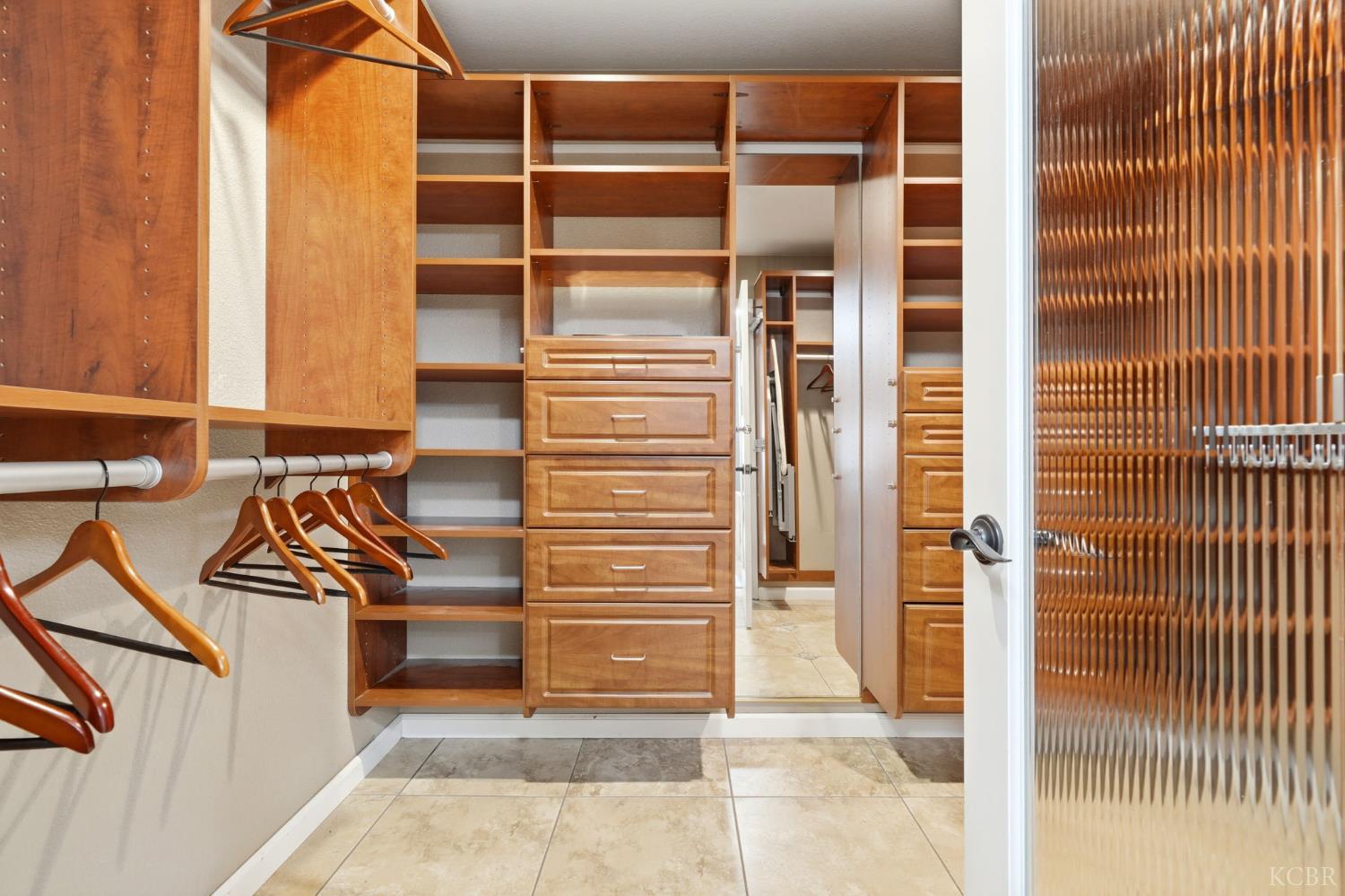 1945 W Picadilly Ln, Hanford, CA 93230