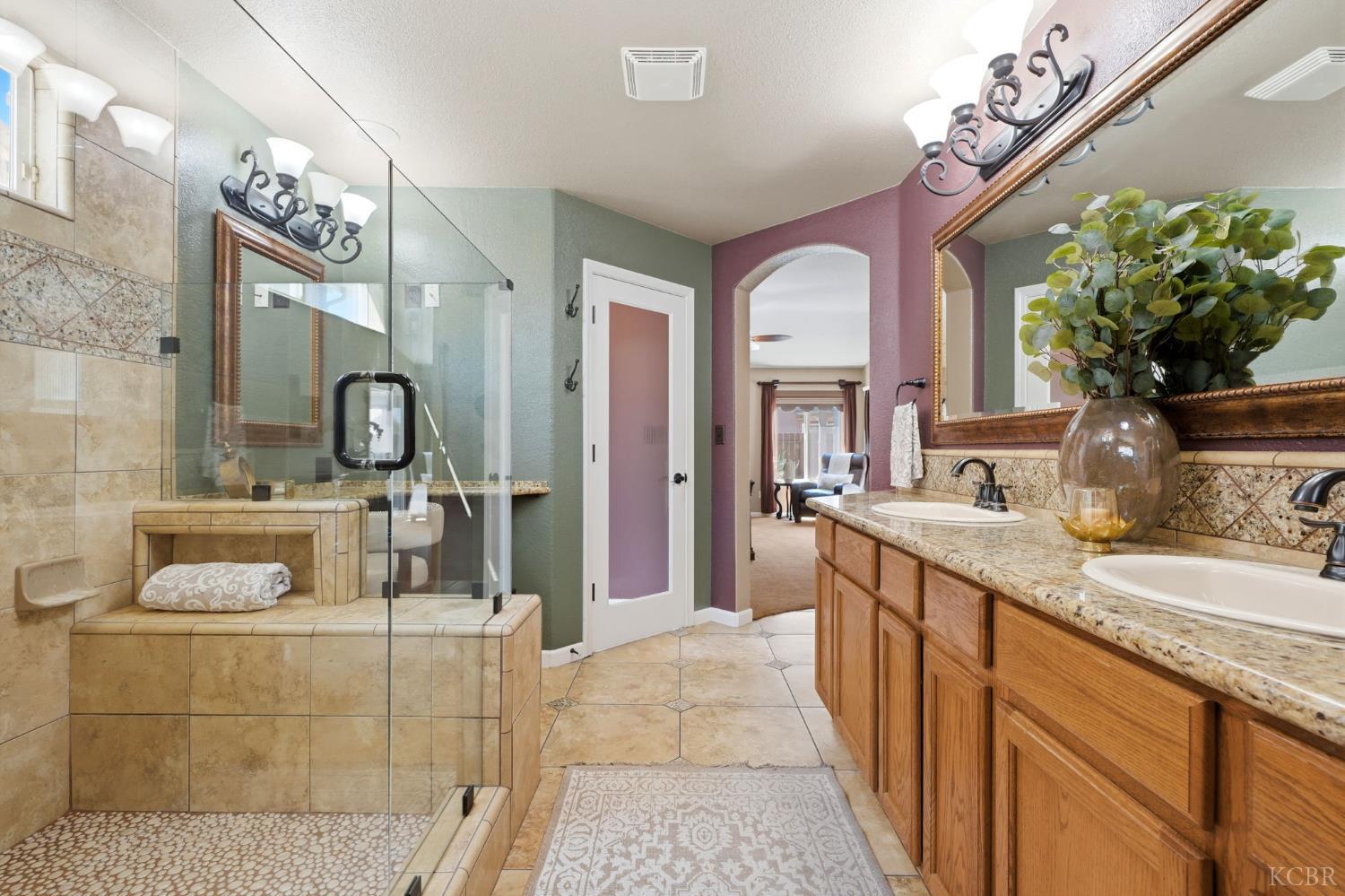 1945 W Picadilly Ln, Hanford, CA 93230