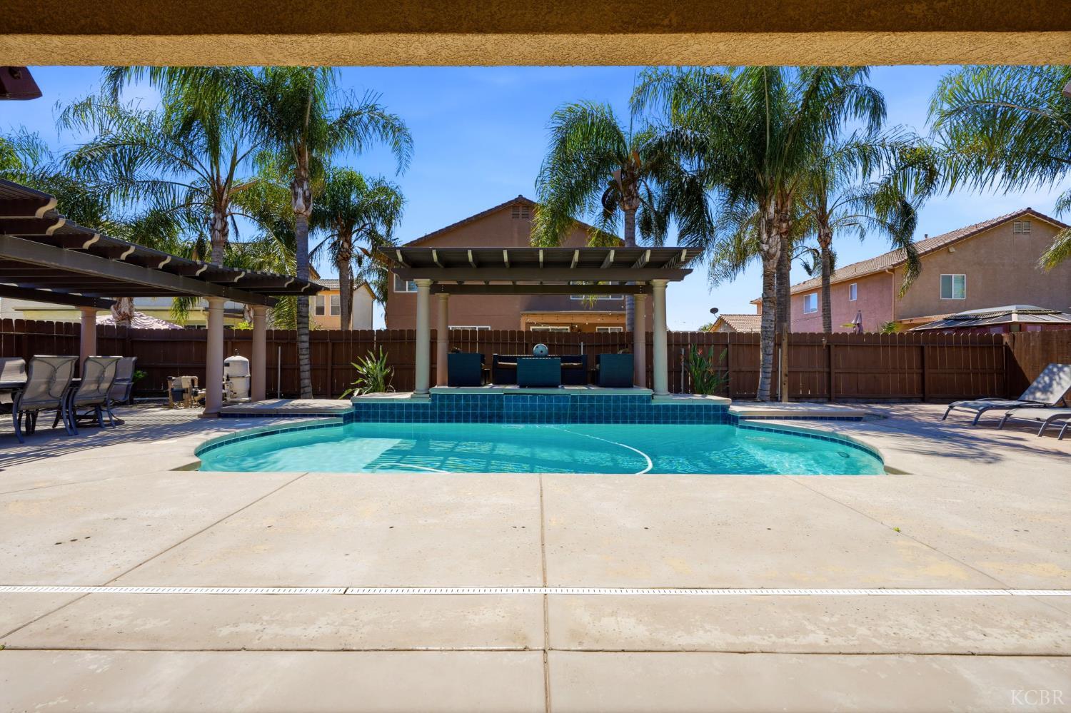 1945 W Picadilly Ln, Hanford, CA 93230