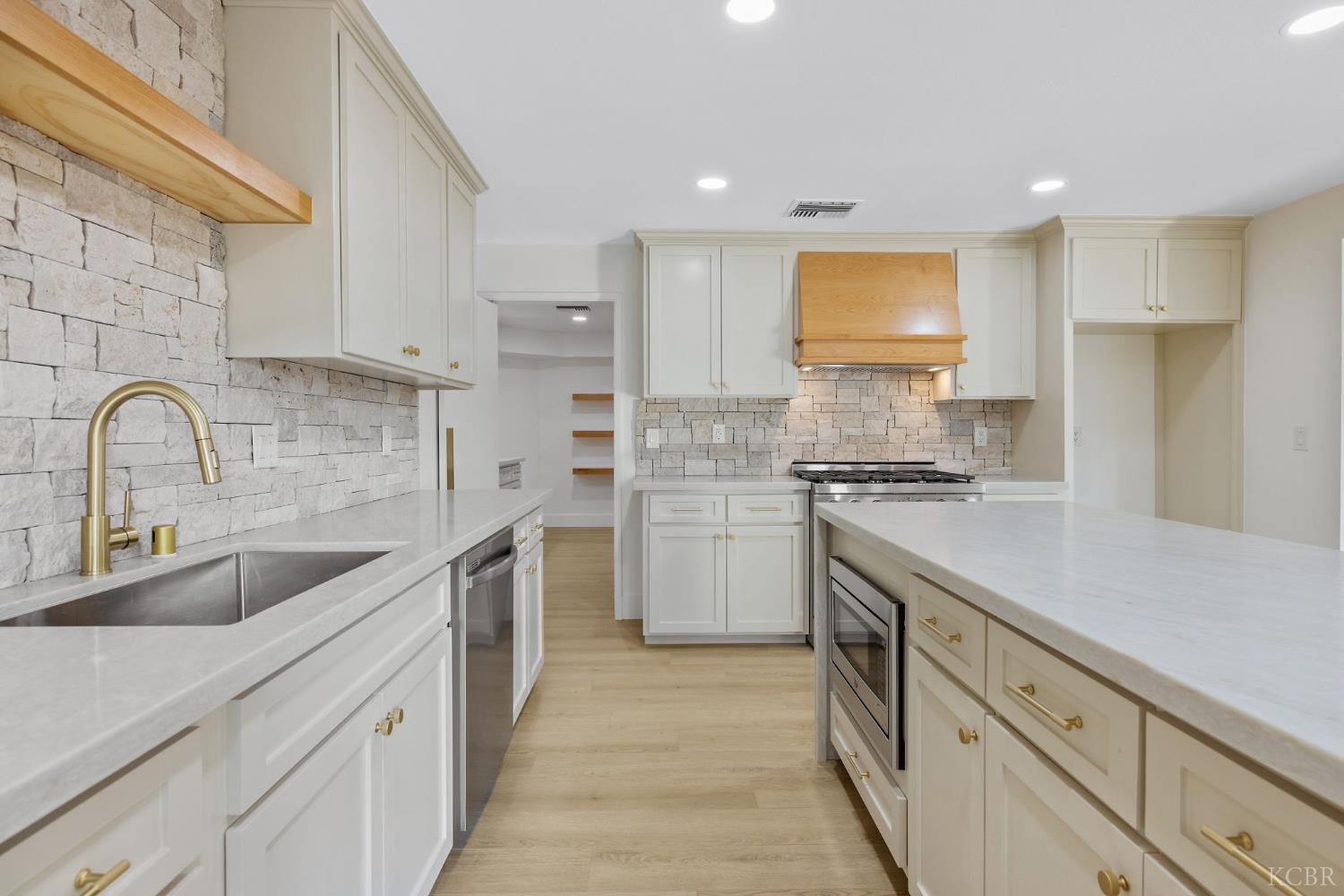 2937 Summit Cir, Bakersfield, CA 93306