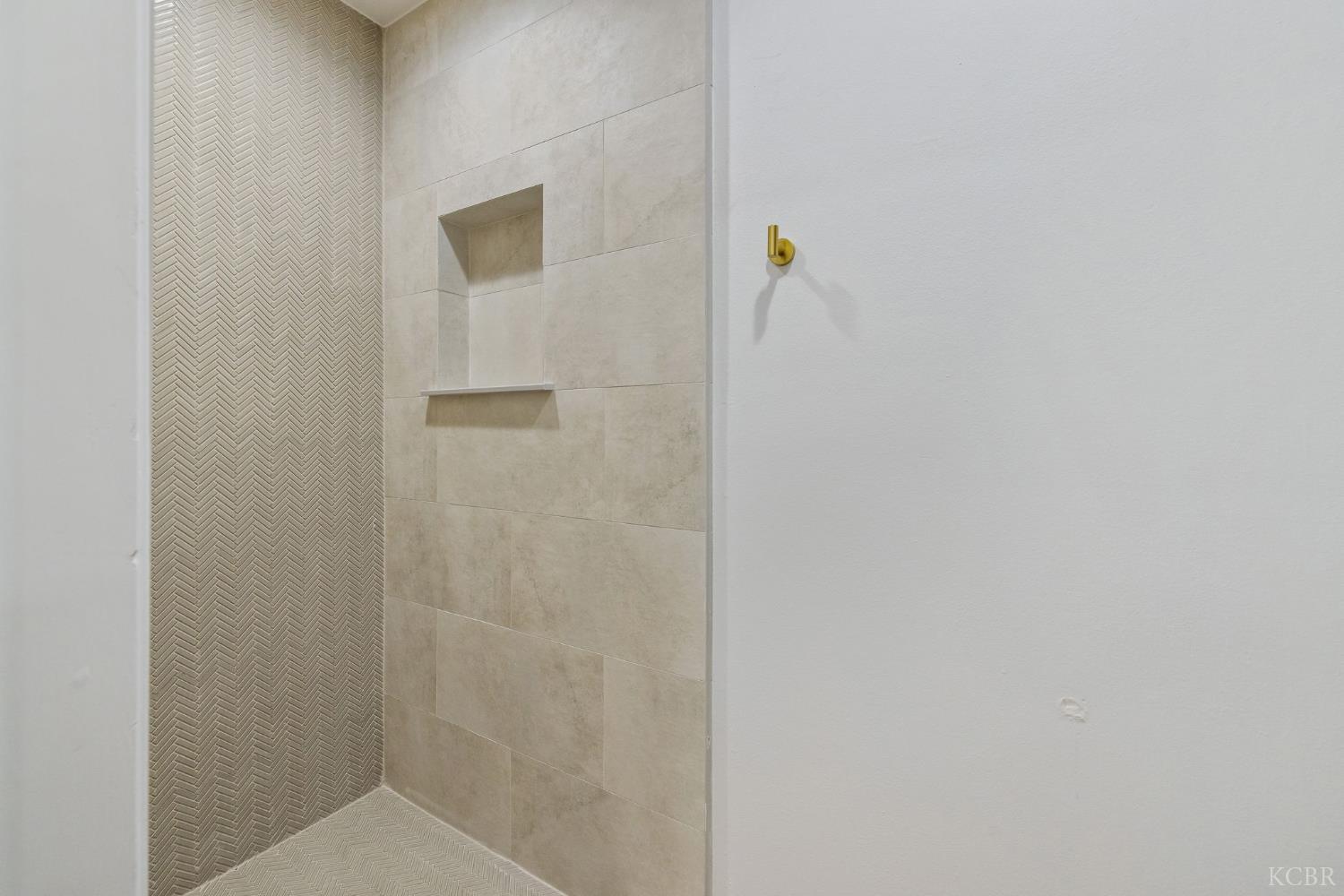 2937 Summit Cir, Bakersfield, CA 93306