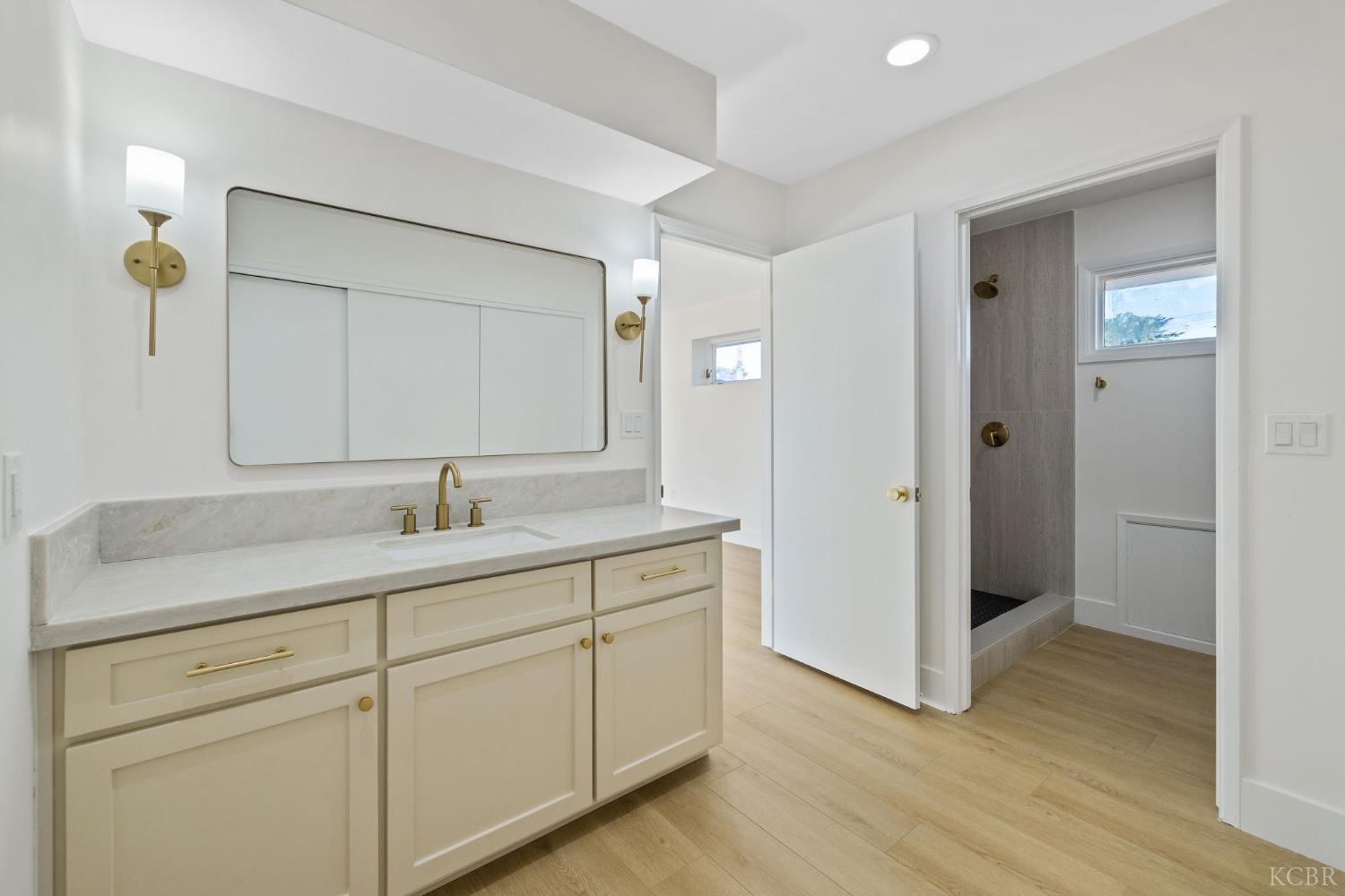 2937 Summit Cir, Bakersfield, CA 93306