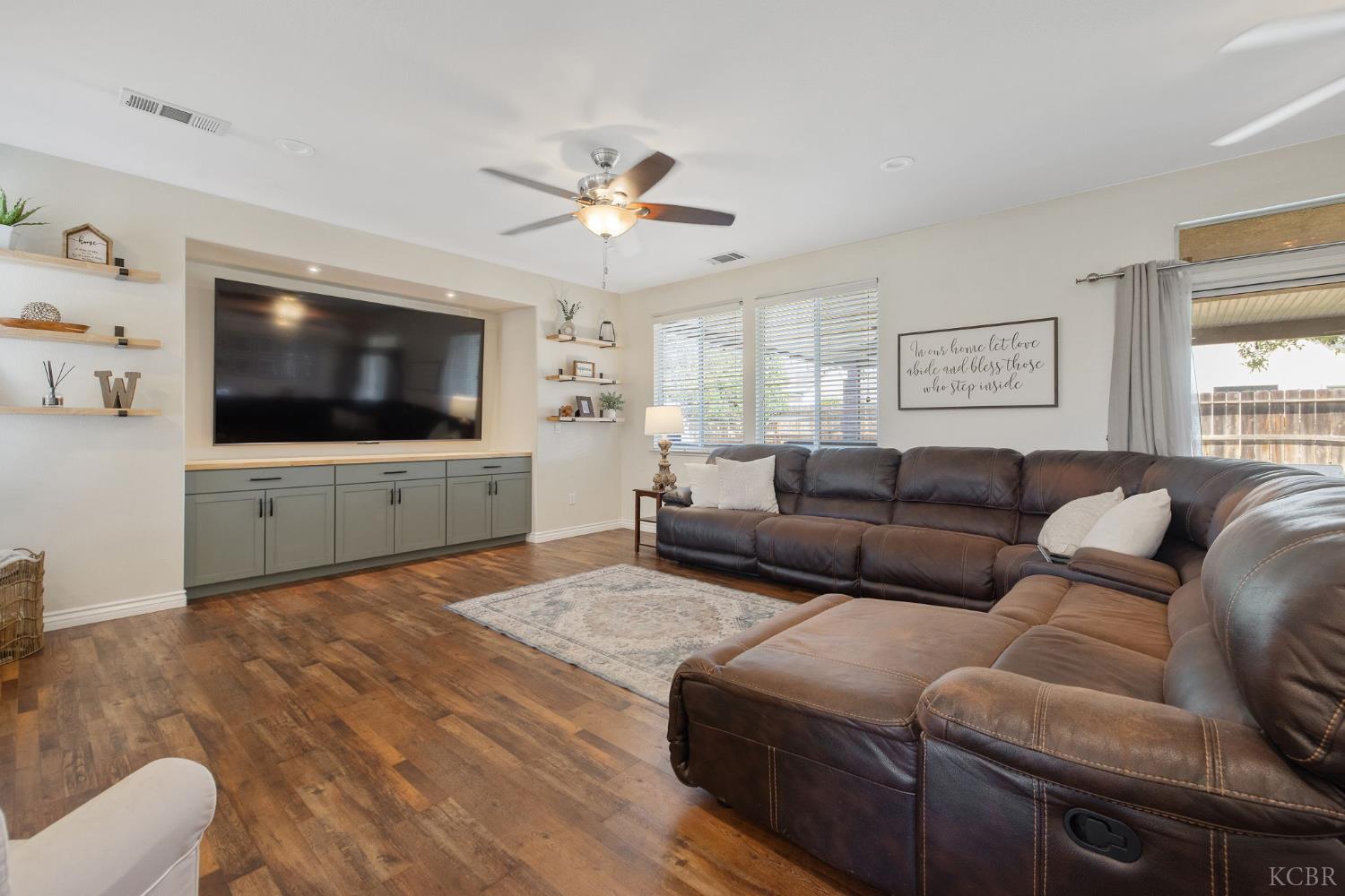 1628 Fireside Way, Lemoore, CA 93245