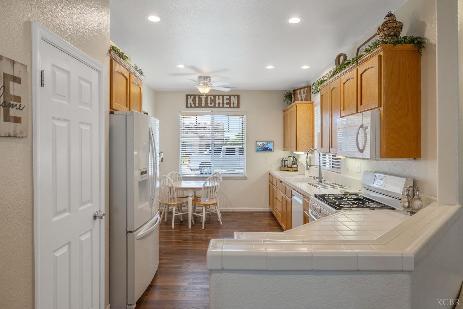 1628 Fireside Way, Lemoore, CA 93245