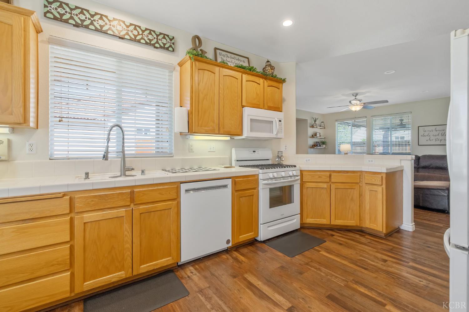 1628 Fireside Way, Lemoore, CA 93245