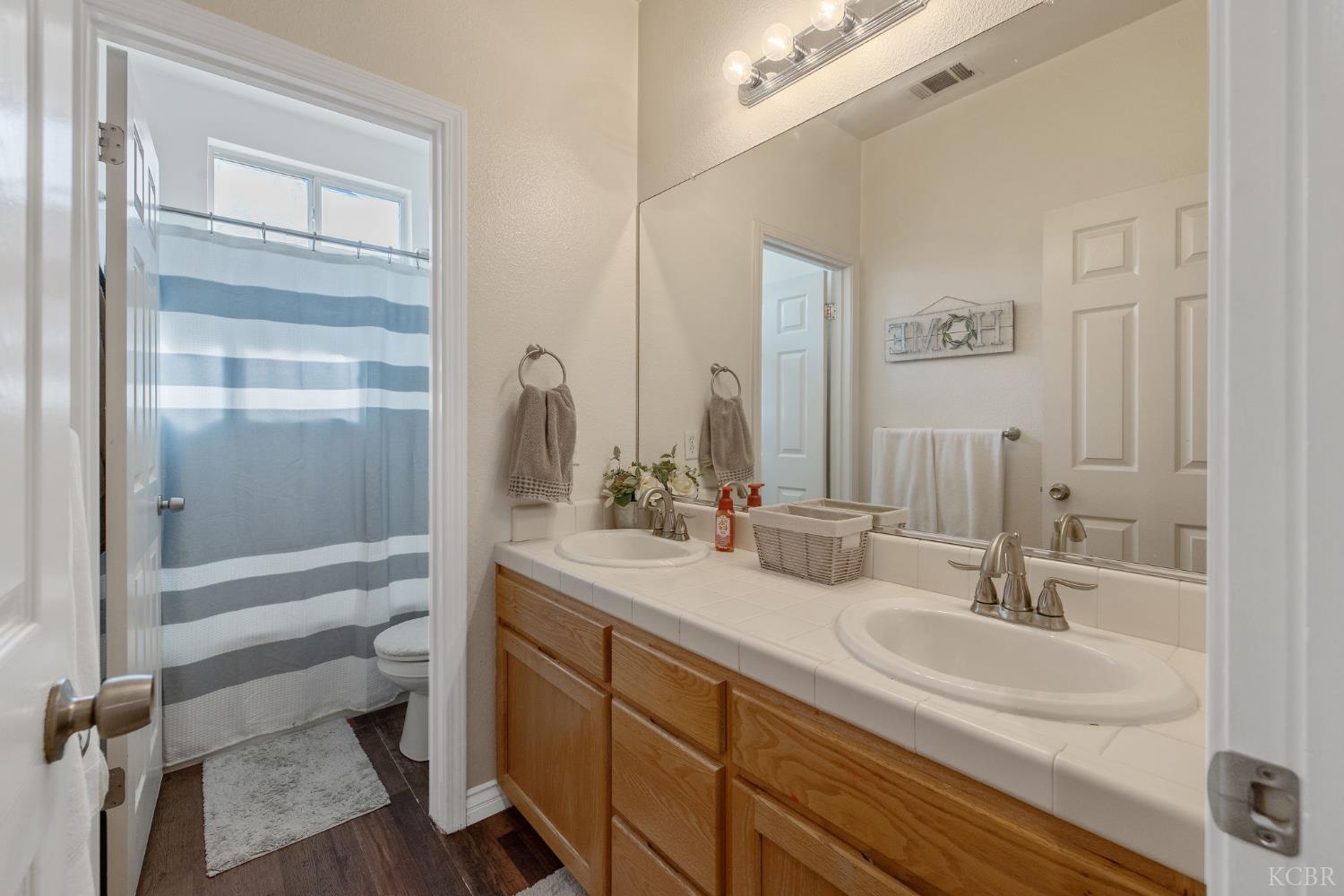 1628 Fireside Way, Lemoore, CA 93245