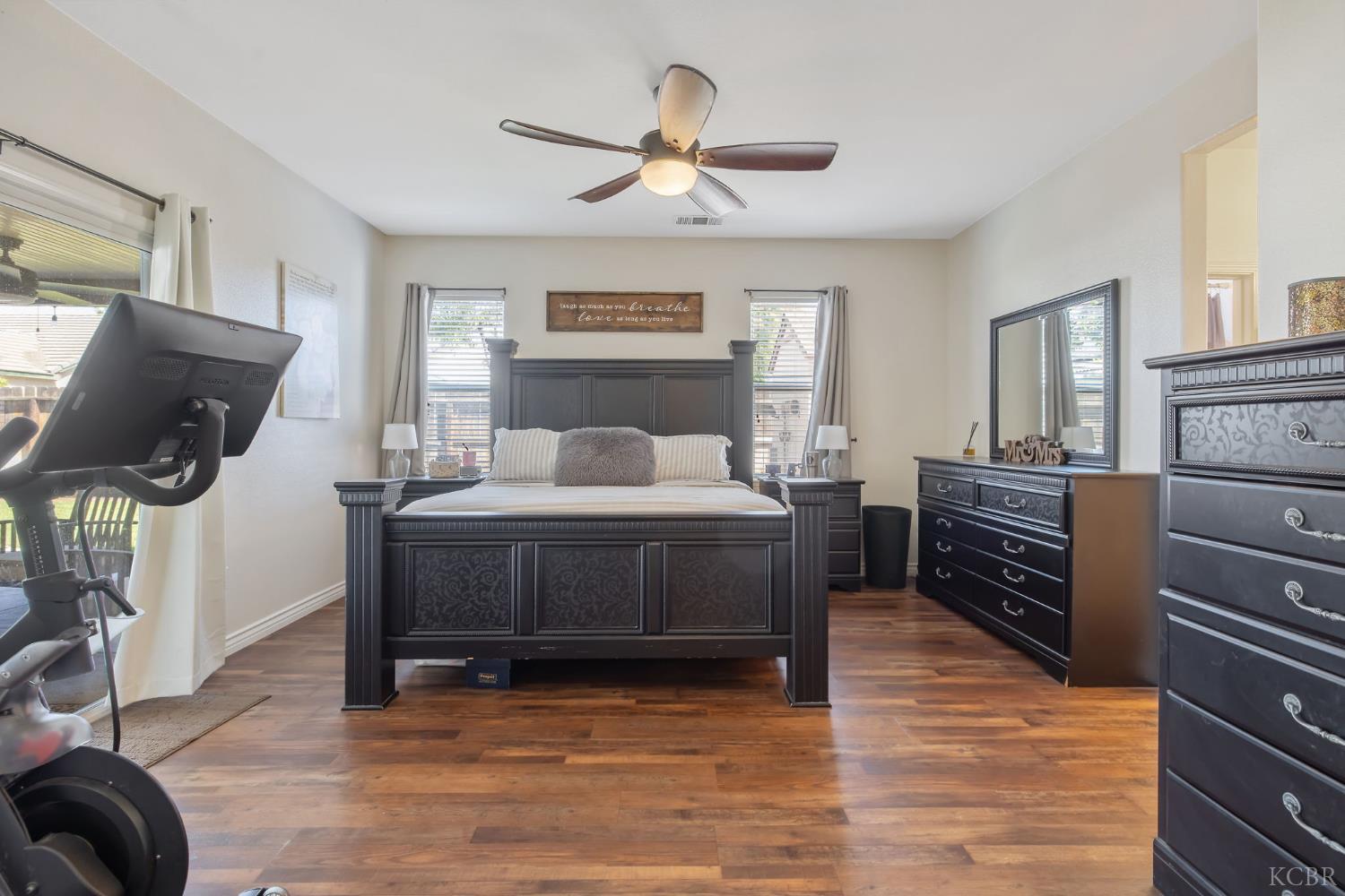 1628 Fireside Way, Lemoore, CA 93245