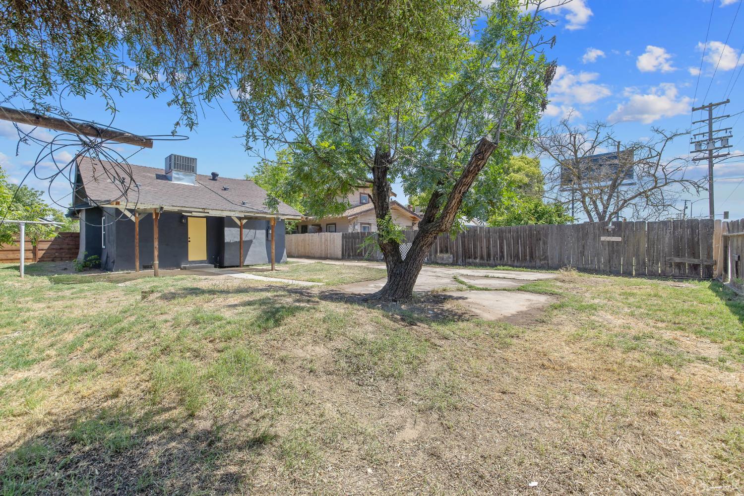 1247 N Ferger Ave, Fresno, CA 93728