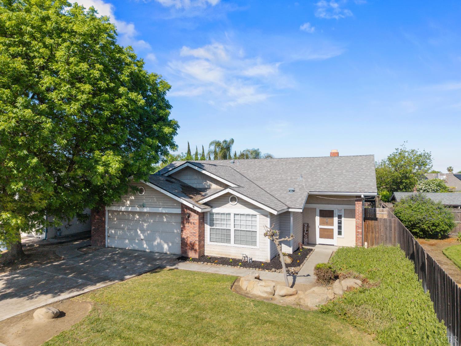 2166 Fernwood Dr, Hanford, CA 93230
