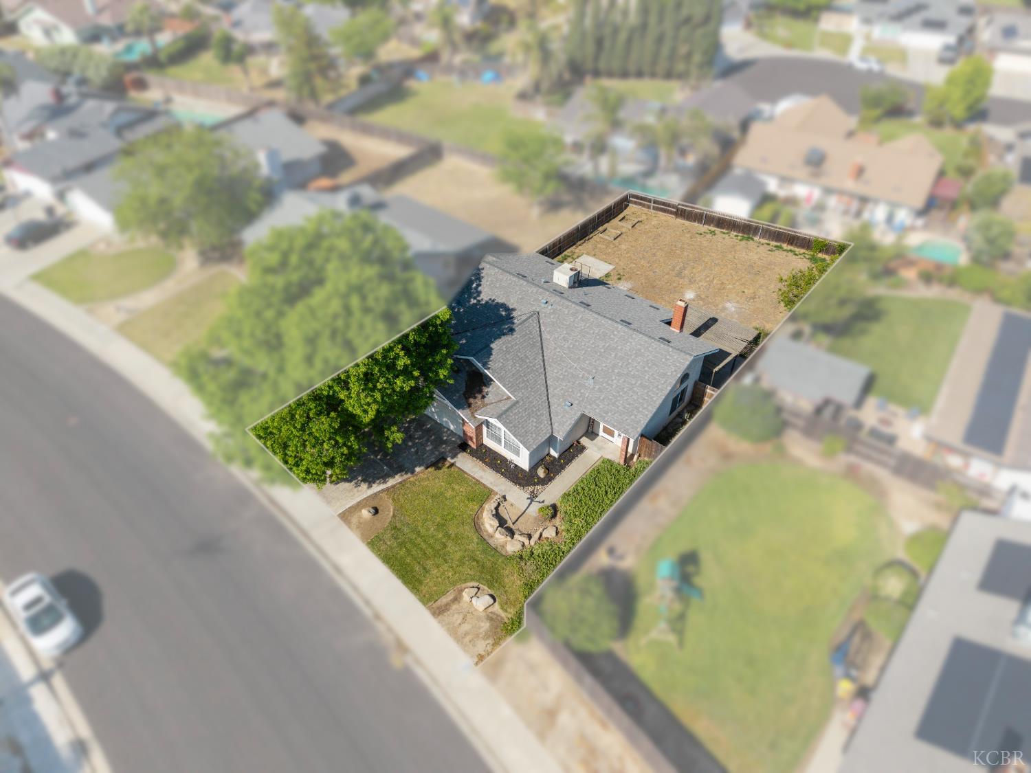 2166 Fernwood Dr, Hanford, CA 93230