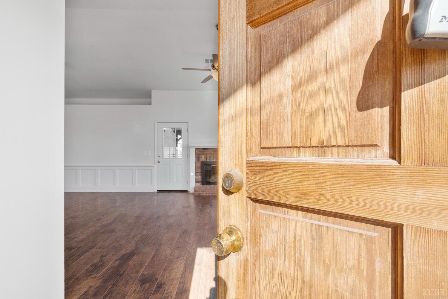 2166 Fernwood Dr, Hanford, CA 93230