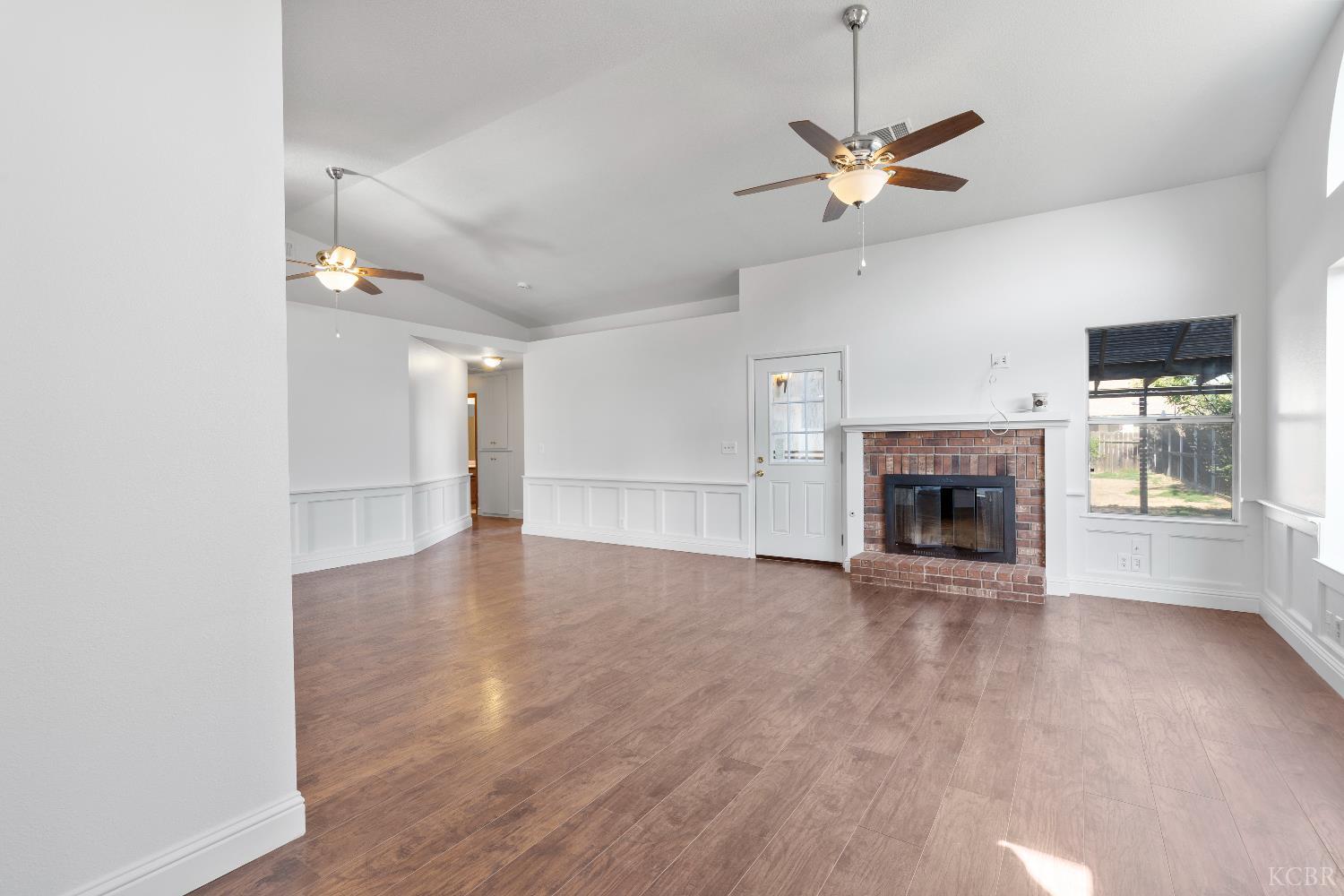 2166 Fernwood Dr, Hanford, CA 93230