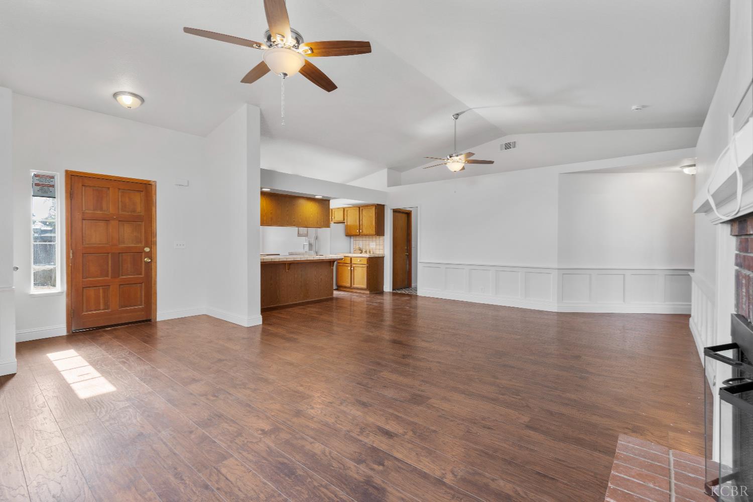 2166 Fernwood Dr, Hanford, CA 93230