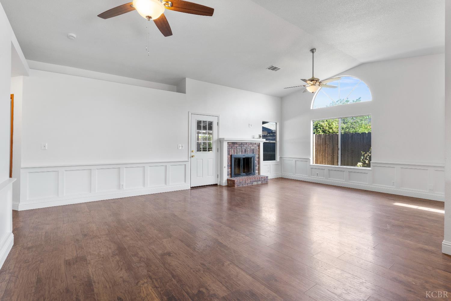 2166 Fernwood Dr, Hanford, CA 93230