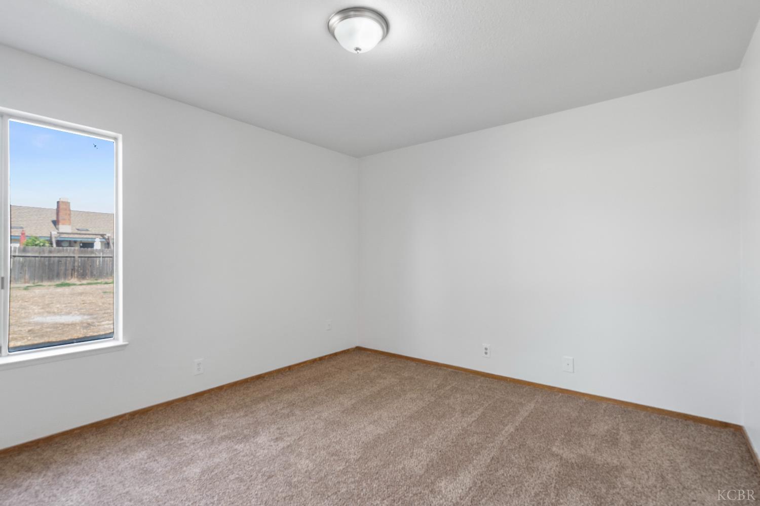 2166 Fernwood Dr, Hanford, CA 93230