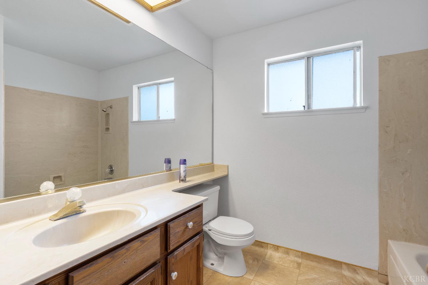 2166 Fernwood Dr, Hanford, CA 93230