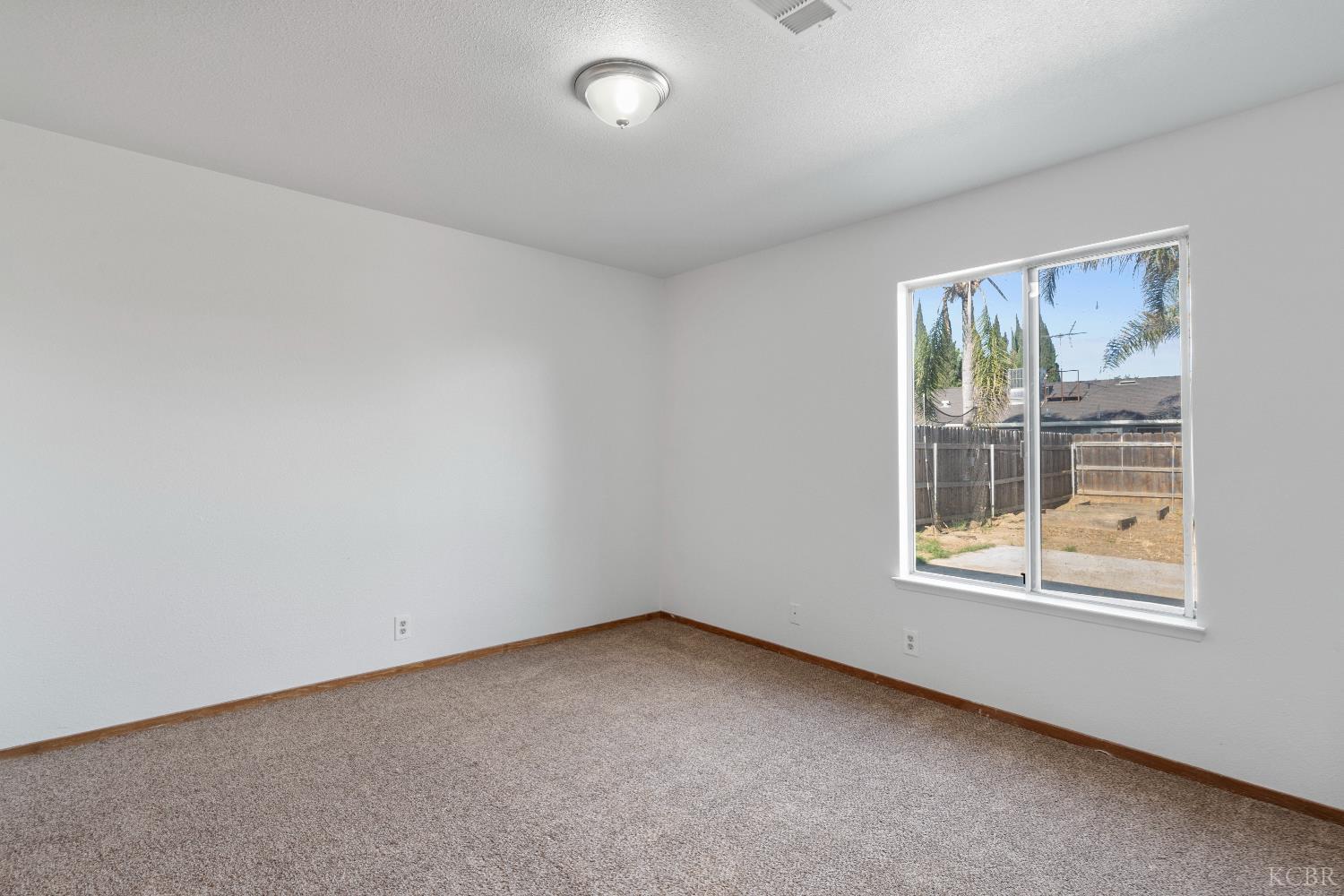 2166 Fernwood Dr, Hanford, CA 93230