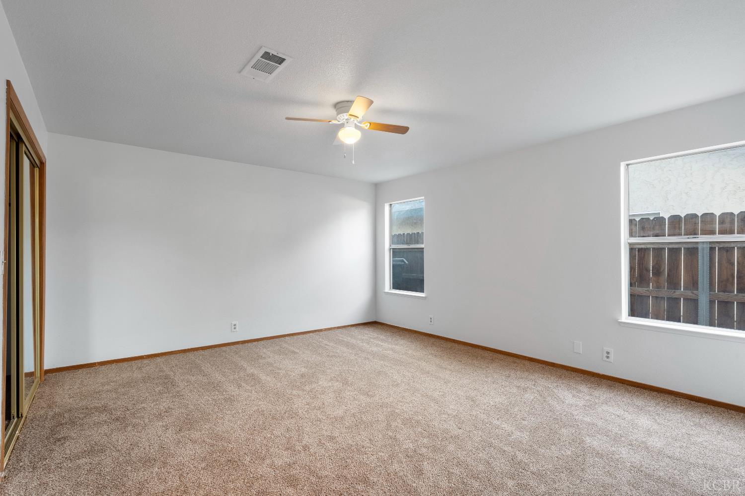 2166 Fernwood Dr, Hanford, CA 93230