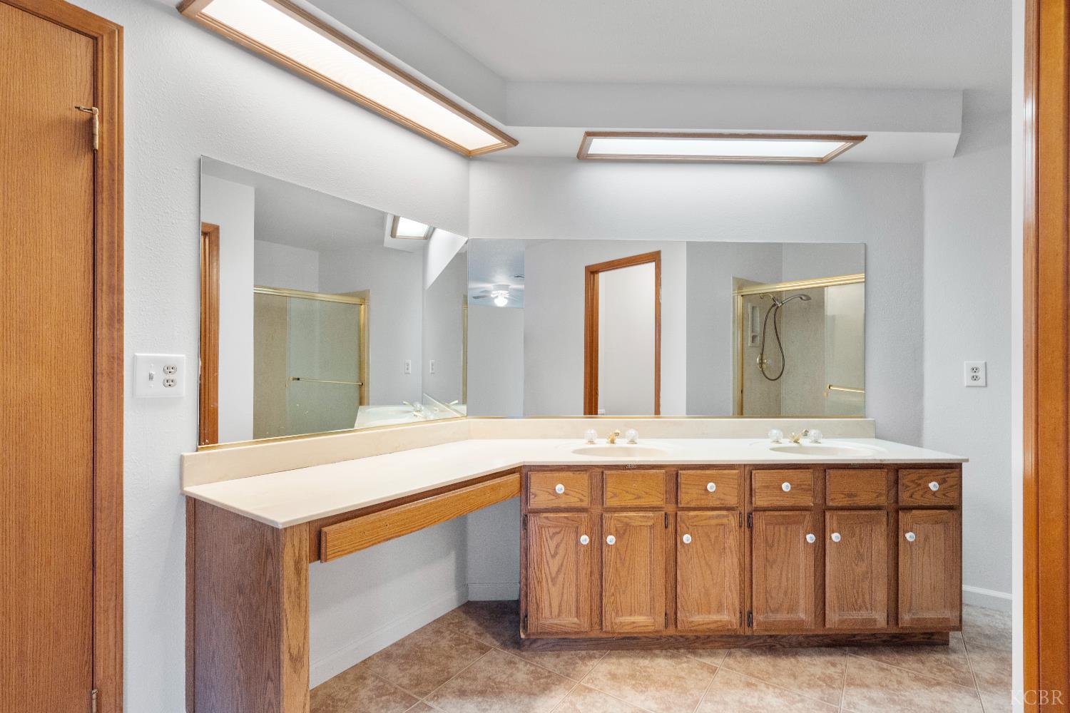 2166 Fernwood Dr, Hanford, CA 93230