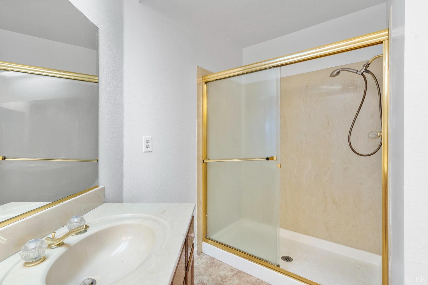 2166 Fernwood Dr, Hanford, CA 93230