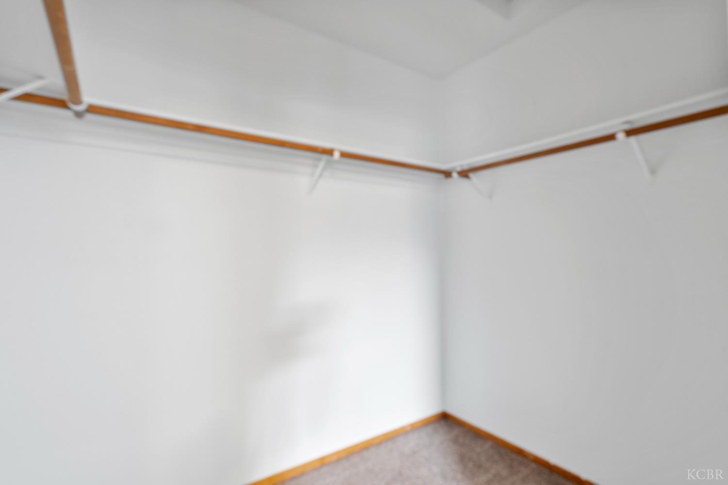 2166 Fernwood Dr, Hanford, CA 93230