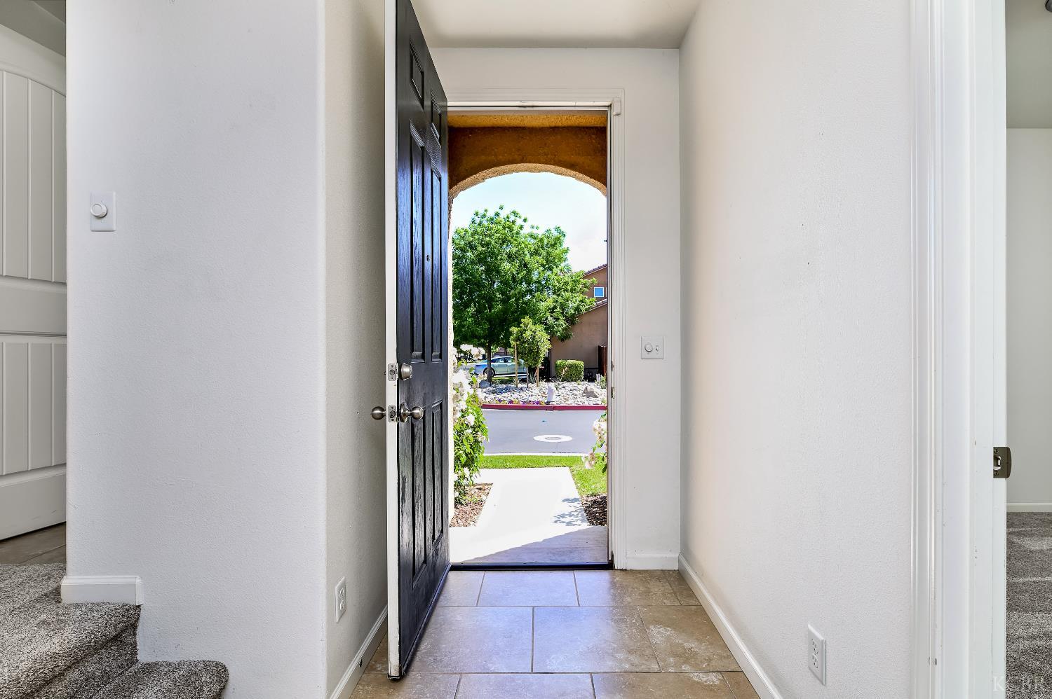 2444 Chardonnay Pl, Hanford, CA 93230