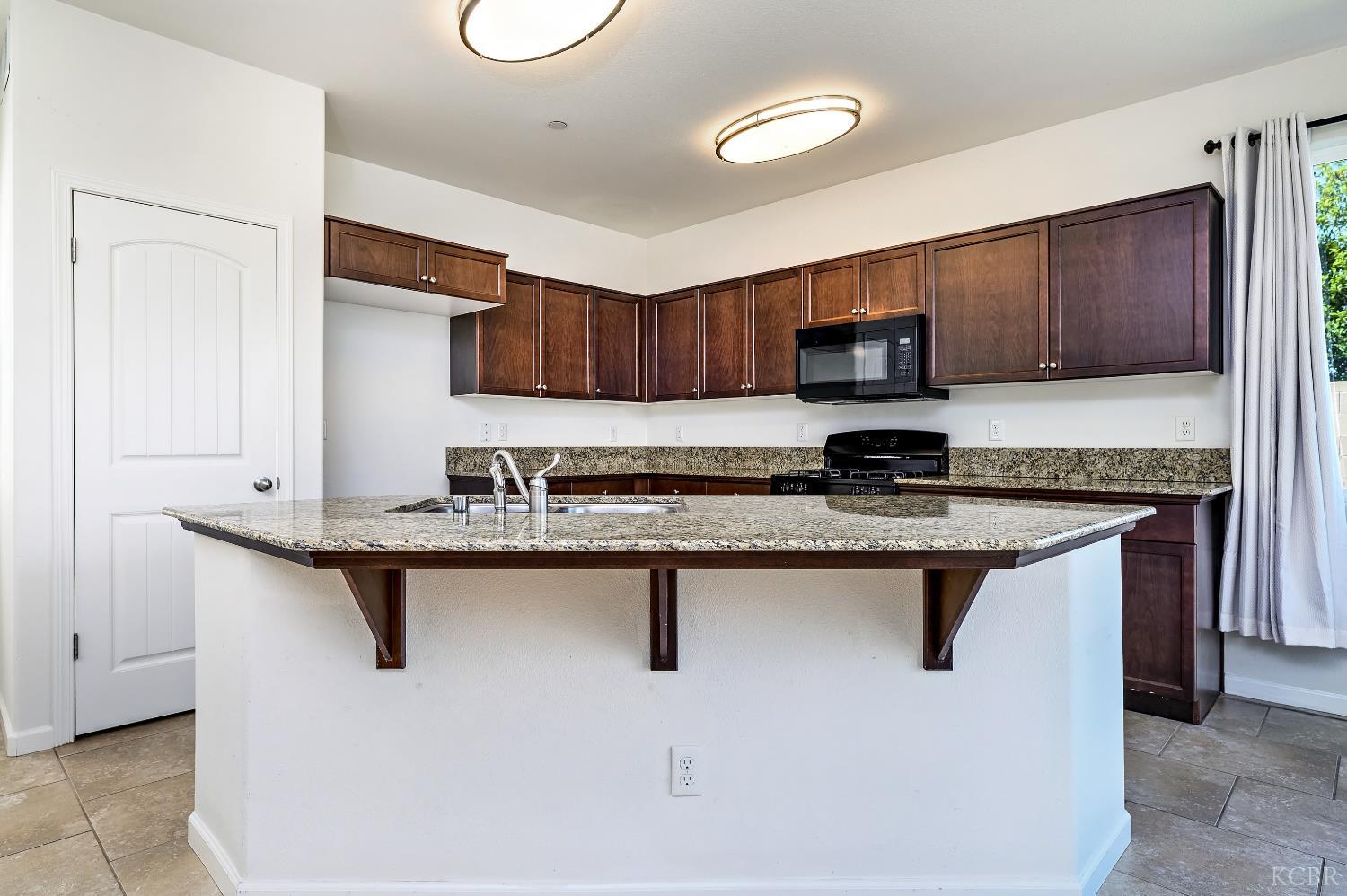 2444 Chardonnay Pl, Hanford, CA 93230