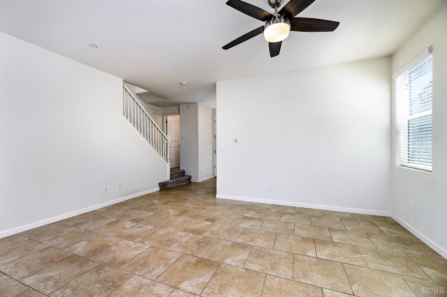 2444 Chardonnay Pl, Hanford, CA 93230