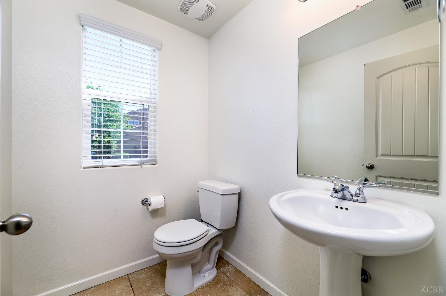 2444 Chardonnay Pl, Hanford, CA 93230