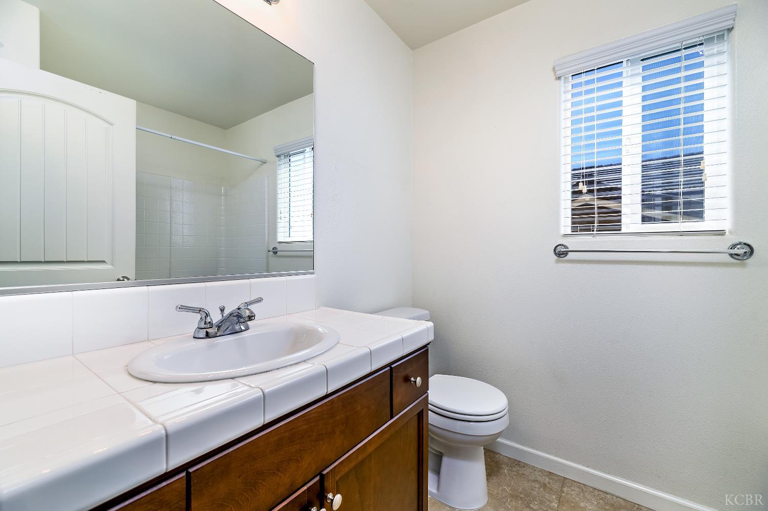 2444 Chardonnay Pl, Hanford, CA 93230