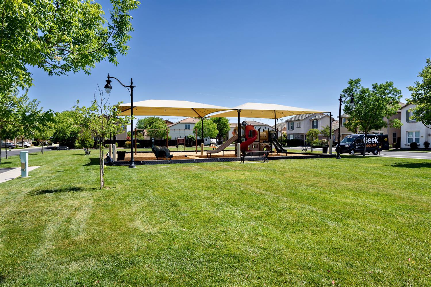 2444 Chardonnay Pl, Hanford, CA 93230