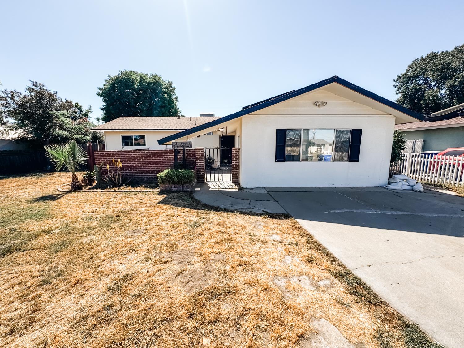 425 W Spring Ln, Lemoore, CA 93245