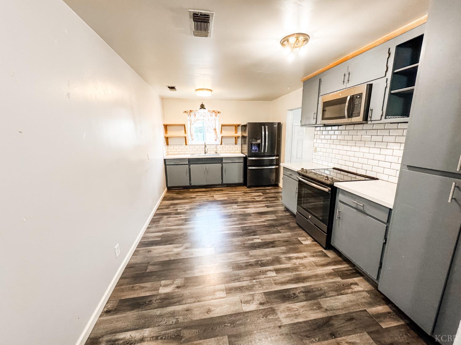 425 W Spring Ln, Lemoore, CA 93245