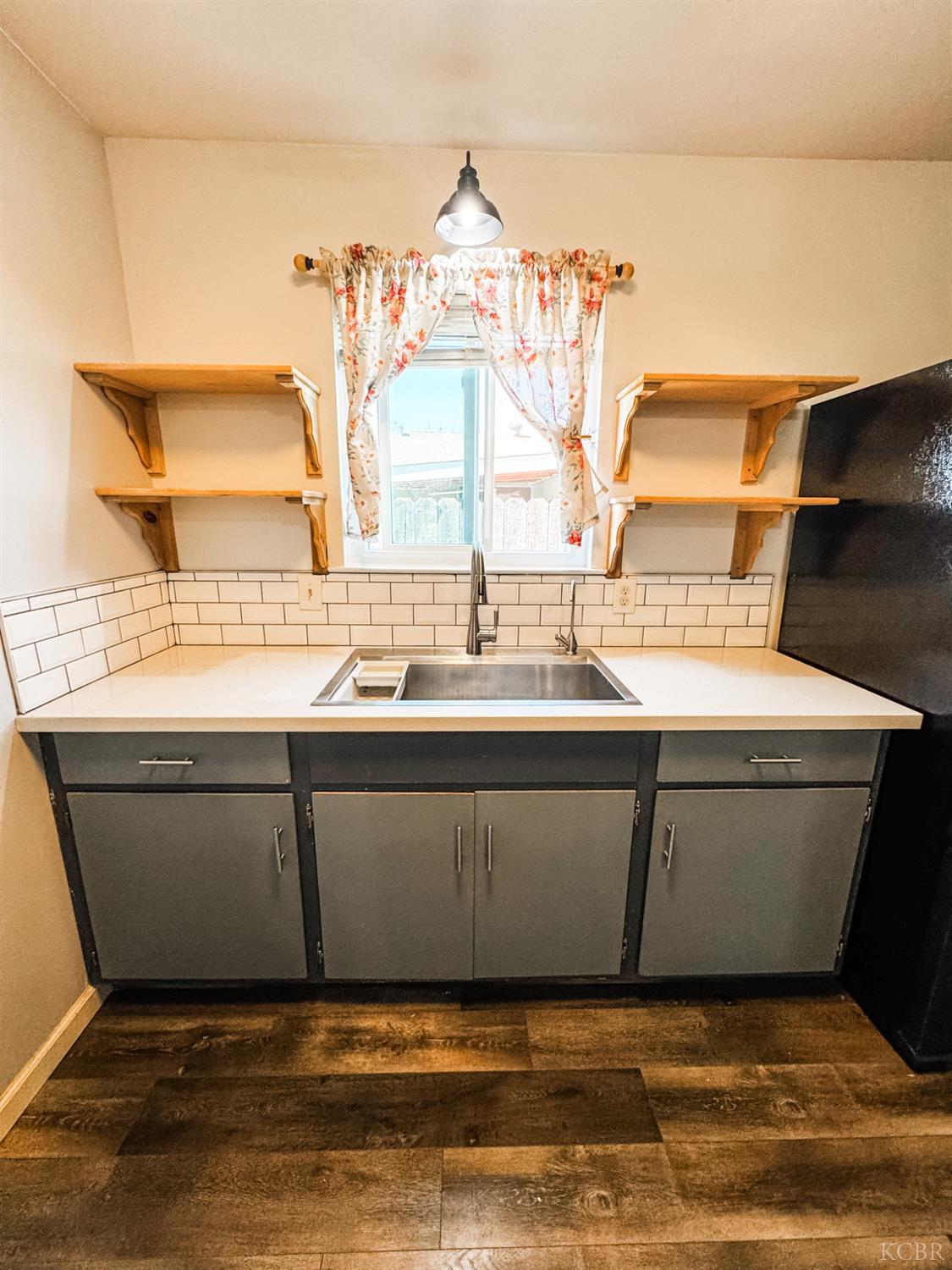 425 W Spring Ln, Lemoore, CA 93245